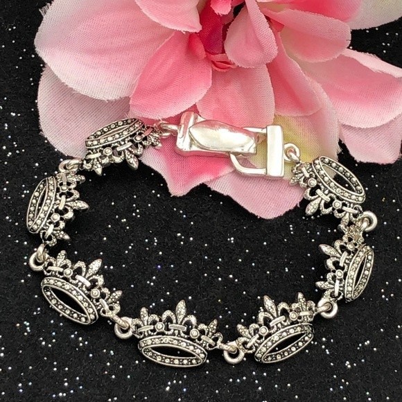 🌼 Fleur De Lis Crown Silver Clasp Bracelet - Picture 1 of 2